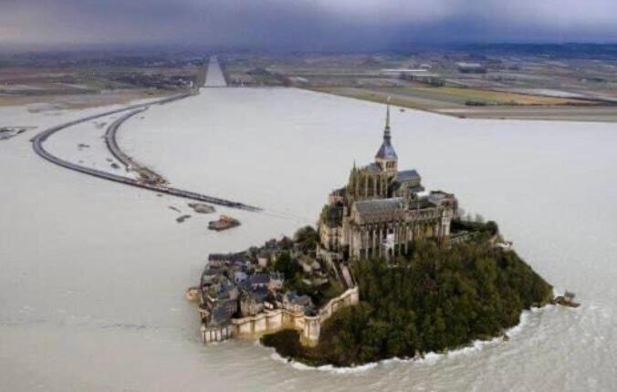 Gîtes le Mont Desclos Saint Michel Beauvoir  Chambre photo